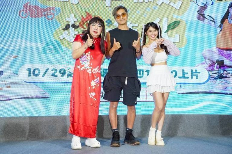 董至成(左起)、王少伟、啦啦队女神琳妲出席银发实境秀记者会。（记者沈昱嘉／摄影）