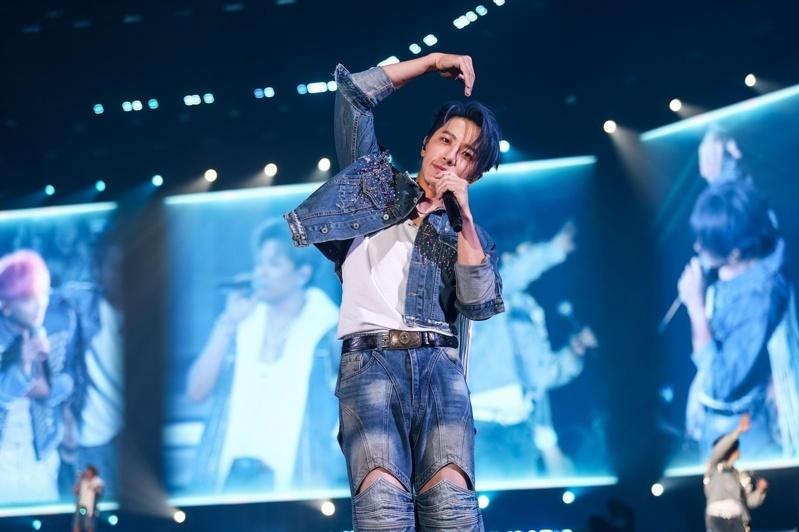 Energy卷入闪兵风暴。（本报系数据照片）