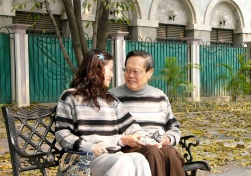 杨振宁与差距54岁的第二任妻子翁帆。(取材自百度百科)