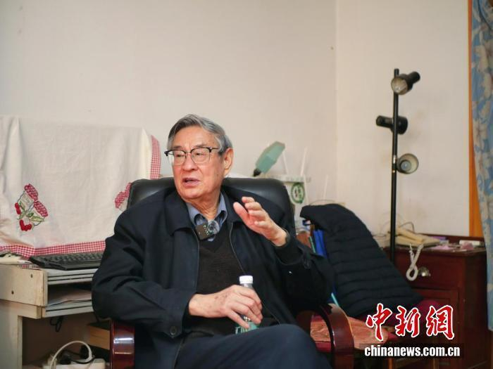 杨振宁与差距54岁的第二任妻子翁帆。(取材自百度百科)