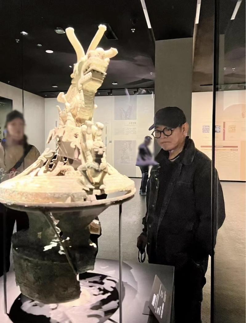 李连杰现身三星堆博物馆参观。（李连杰社交平台截屏）