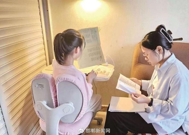 大学生家教陪伴流动性大。(取材自邯郸新闻网)