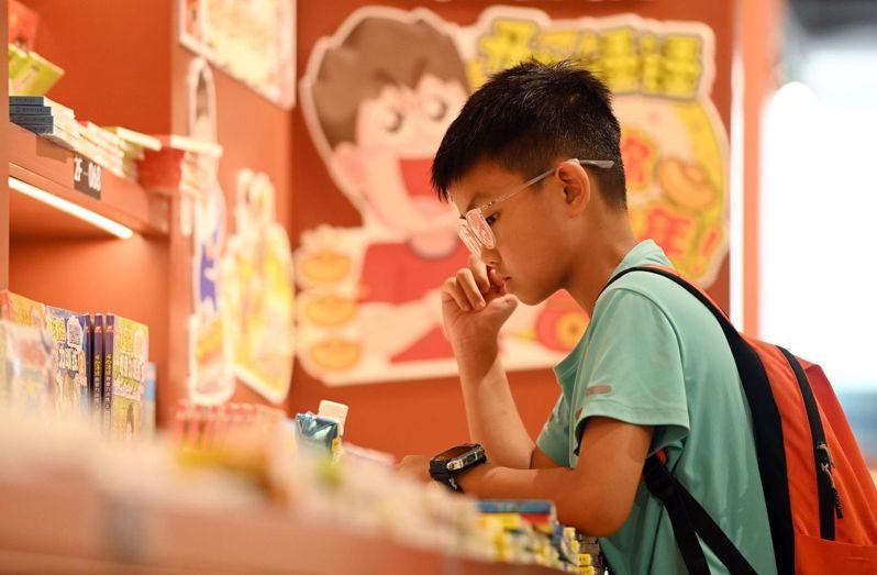 家长们为育儿焦虑找出路,请大学生陪娃蔚为风潮。(取材自招聘网)