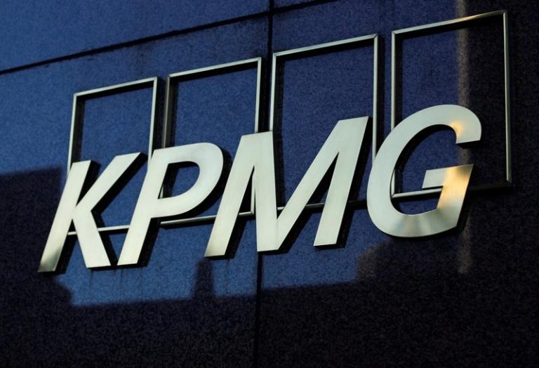 KPMG调查发现，在经济与地缘政治动荡下，全球企业领袖持续加码投资AI与人才，寻求在不确定环境中稳健成长。(路透)