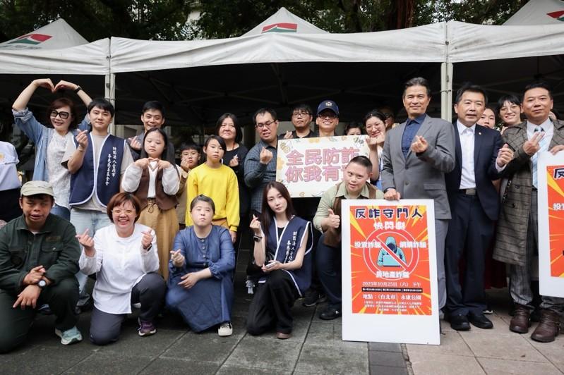 李兴文呼吁大家记得打165反诈专线。记者林士杰/摄影