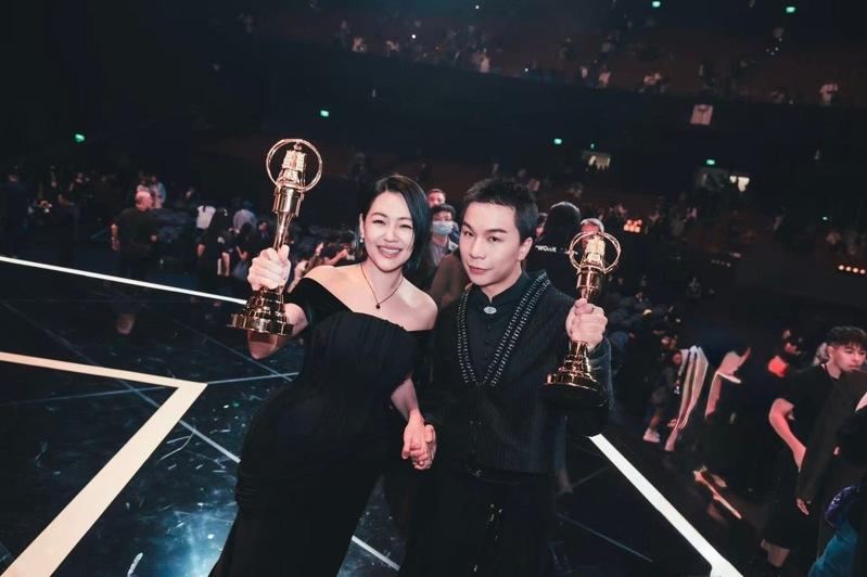 小S和派翠克把金钟奖金全数捐给花莲社福机构。图/摘自脸书