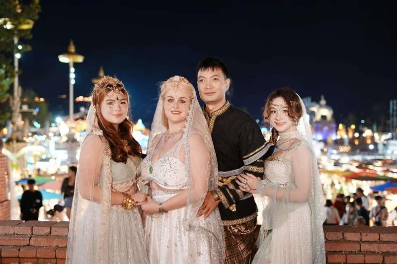 吴彦举和妻子吴爱美。(取材自极目新闻/受访者社交帐号)