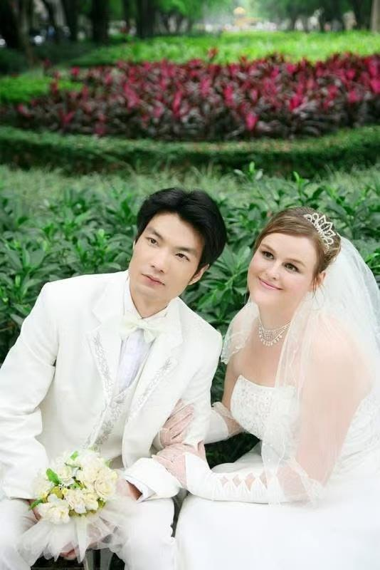 吴彦举和妻子吴爱美。(取材自极目新闻/受访者社交帐号)