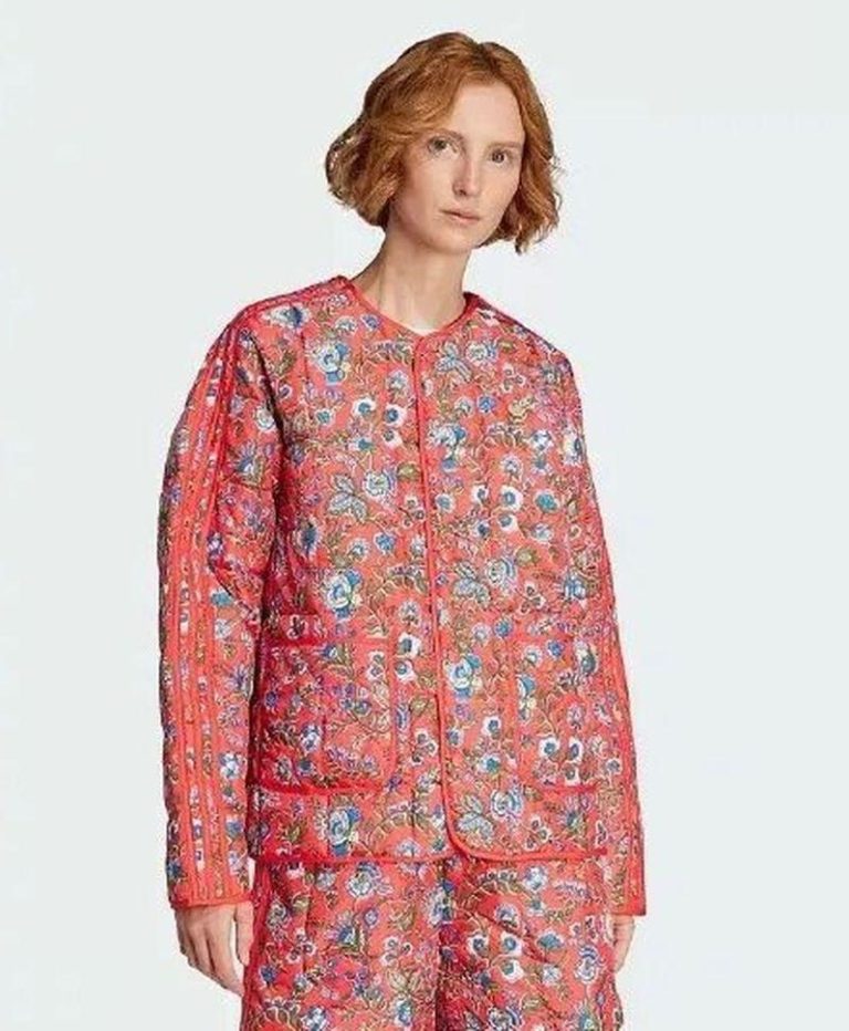 阿迪达斯推出印满碎花的套装。(取材自微博)