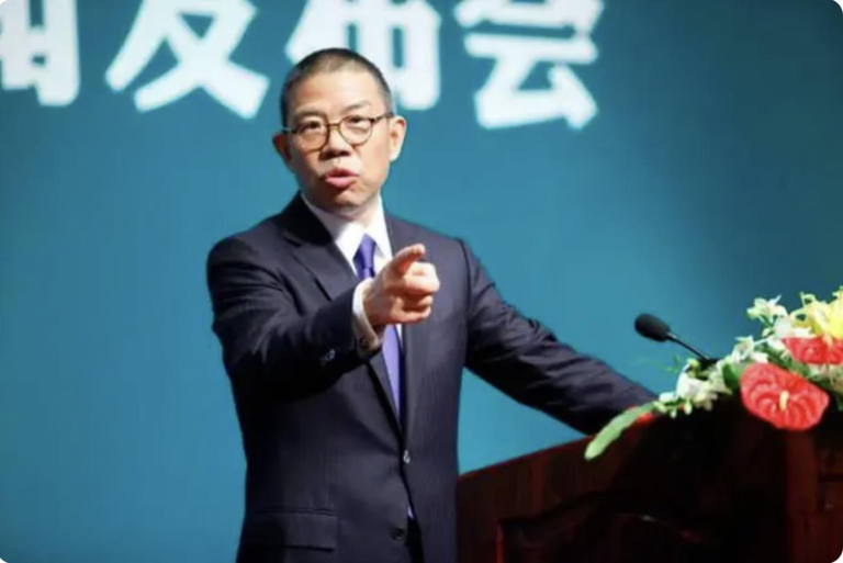 2025胡润百富榜 钟睒睒4度登中国首富 宗馥莉女首富被取代 农夫山泉68岁的钟睒睒。(取材自钱江晚报)