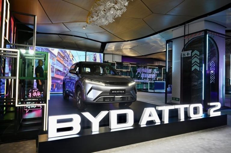比亚迪领军 中国电动车攻港 特斯拉不再吃香 比亚迪新能源车ATTO 2在香港热卖。(中新社)