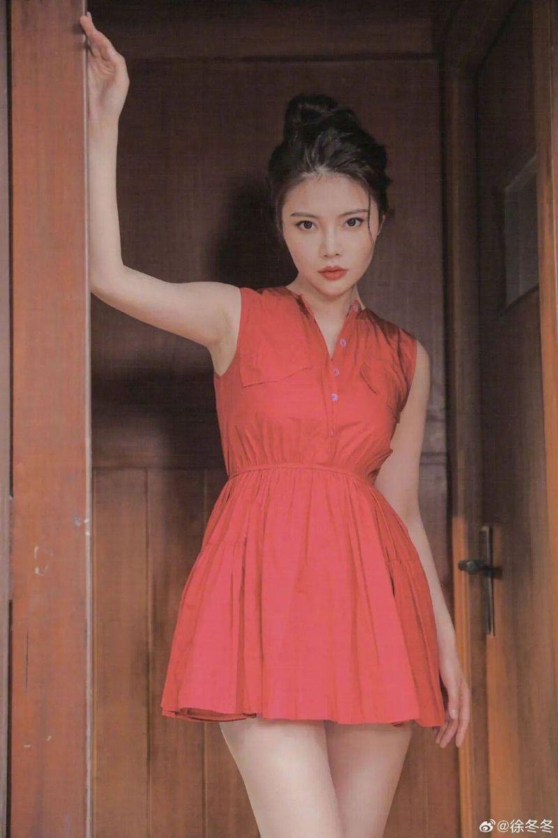 尹子维(左)和徐冬冬分分合合，再成网友关注焦点。(取材自微博)