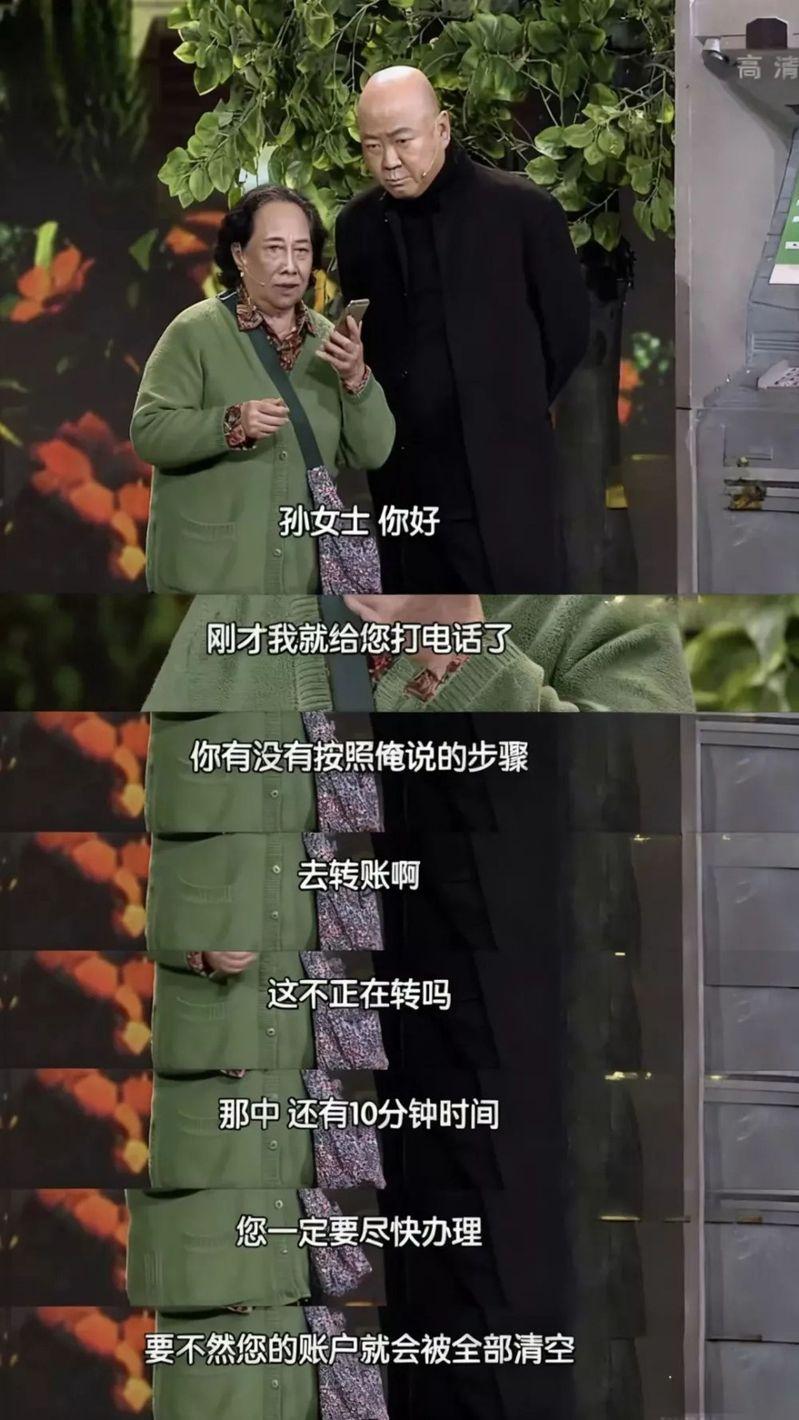 以大宋文化为创作背景的沉浸式宋文化主题餐秀「清明上河·宋宴」日前在河南开封清明上河园上演，吸引民众前来体验。图为裸眼3D光影呈现的古代画面吸引顾客观看。（中新社）