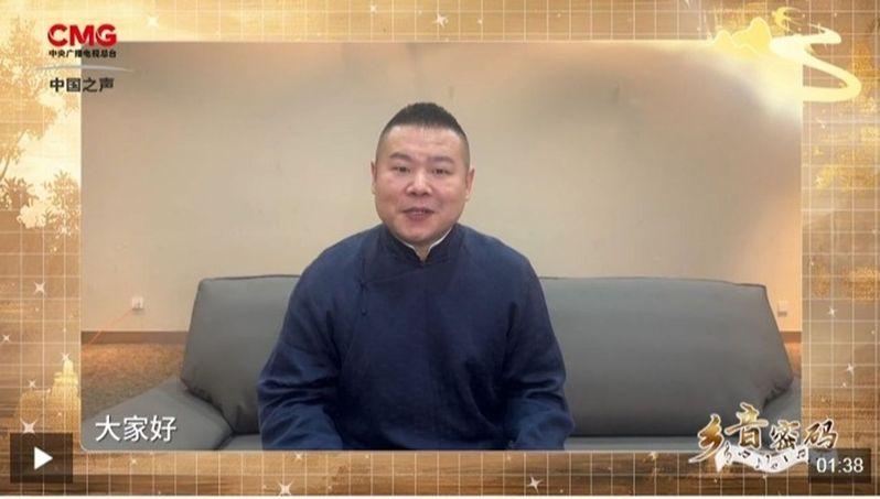 以大宋文化为创作背景的沉浸式宋文化主题餐秀「清明上河·宋宴」日前在河南开封清明上河园上演，吸引民众前来体验。图为裸眼3D光影呈现的古代画面吸引顾客观看。（中新社）