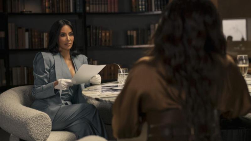 葛伦克萝丝(左起)、莎拉宝森、堤亚娜泰勒、金卡塔尔夏、奈西娜许、娜欧蜜华兹、克里斯詹娜,一同出席「诉讼女王」洛杉矶首映会。(美联社)