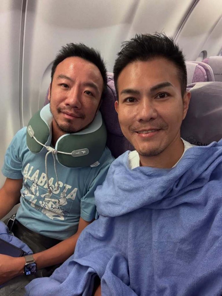 高允汉（右）和另一半先前飞泰国度蜜月。图／摘自脸书