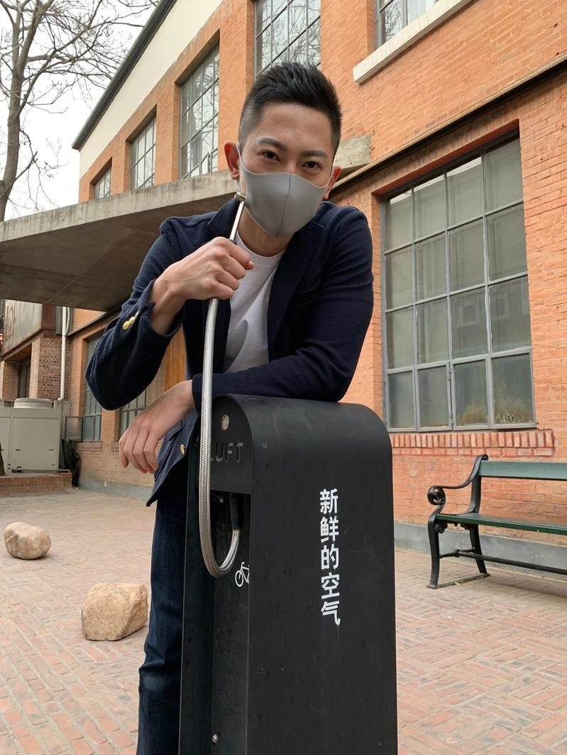 王显瑜在脸书上放上别具深意的赴陆旅游照片。图/摘自脸书