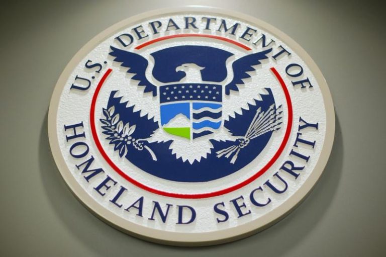 美国国土安全部标志。美联社