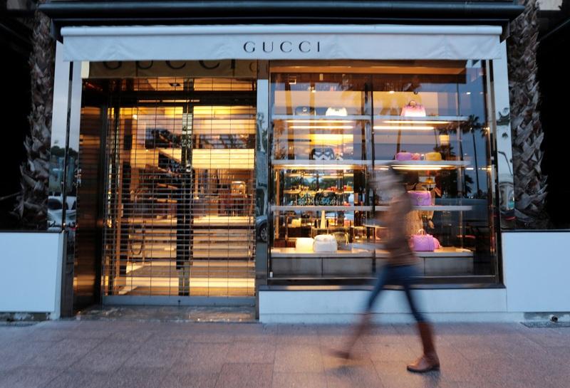Gucci打破业界惯例，采取「即看即买」策略，不仅为品牌掀起话题，也开始吸引顾客回流。（路透）