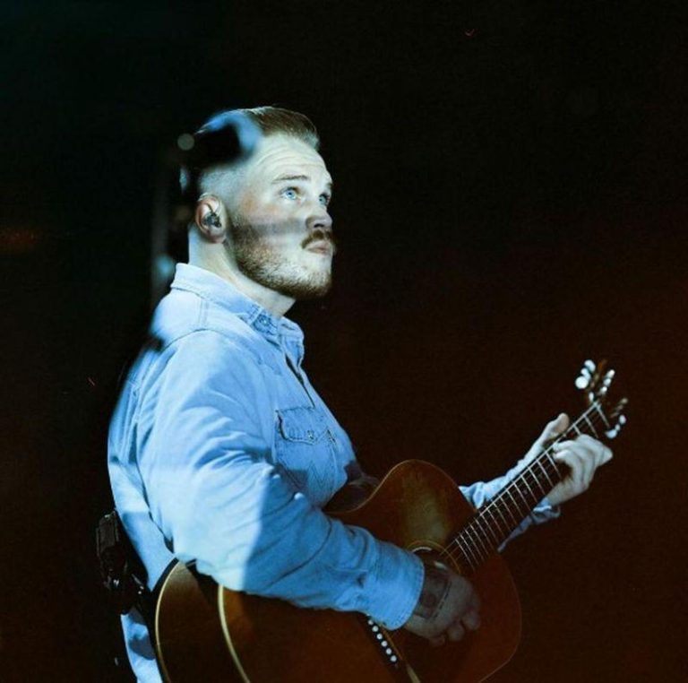 扎克布莱恩新歌惹议 「坏消息」狂呛ICE 白宫也谴责 布莱恩近日在IG上发布新歌,引发轩然大波。(取材自Instagram)