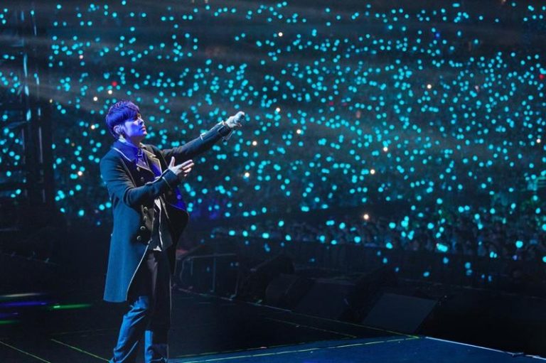 才唱完110场 周杰伦爆25周年喜讯 全新演唱会明年起跑 周杰伦谱写新纪录,成为上海体育场演唱会观众人数最多的歌手。(图/杰威尔音乐提供)