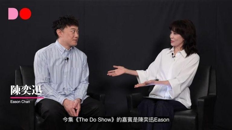 陈奕迅近日现身郑裕玲的YouTube节目受访。（节目画面截屏）