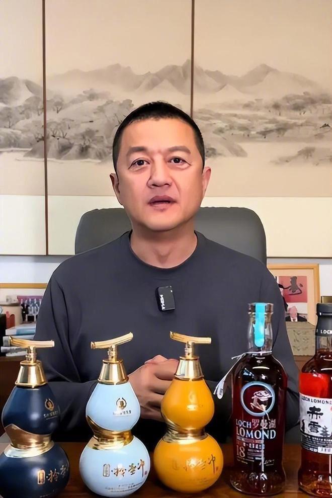 李亚鹏二度离婚首度露面。(摘自微博)