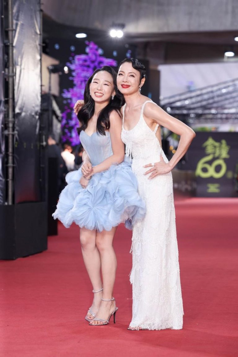 杜蕾(左)、柯淑勤走红毯。记者沈昱嘉／摄影