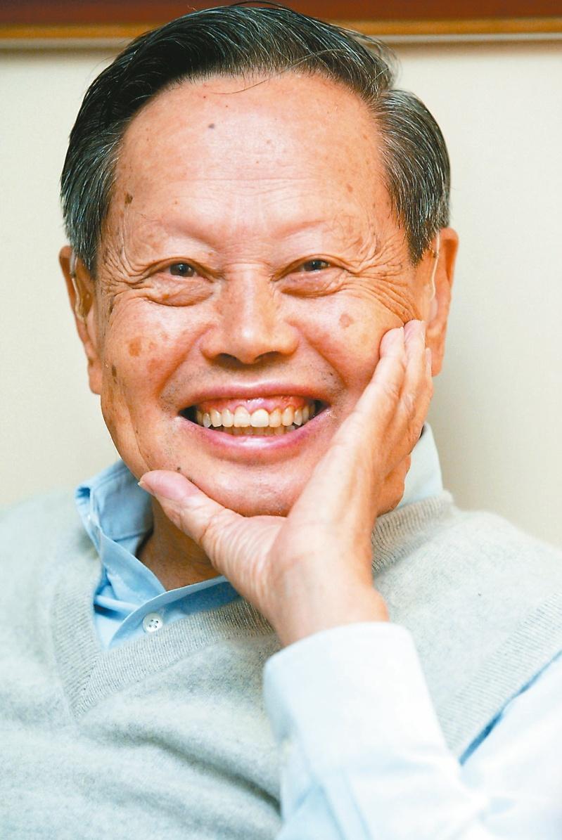 华人首位诺贝尔物理学奖得主杨振宁18日在北京逝世,杨振宁在学术上的成就影响逾半世纪物理学界发展,他的晚春之爱也传遍两岸华人圈。(本报数据照片)