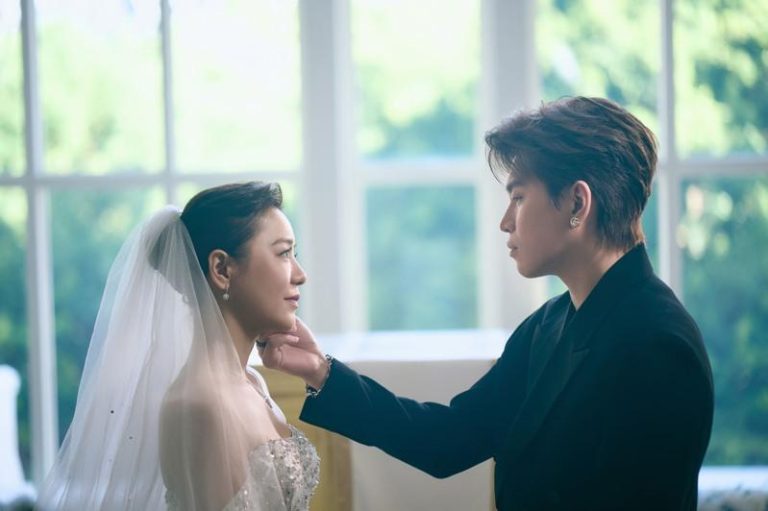 丁当(左)跟阿弟唱出爱情最现实、也最诚实的一面。图／相信音乐提供