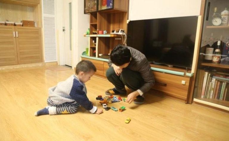 育儿「外包」给大学生 陪读、陪玩、哄睡 家长们为育儿焦虑找出路,请大学生陪娃蔚为风潮。(取材自招聘网)