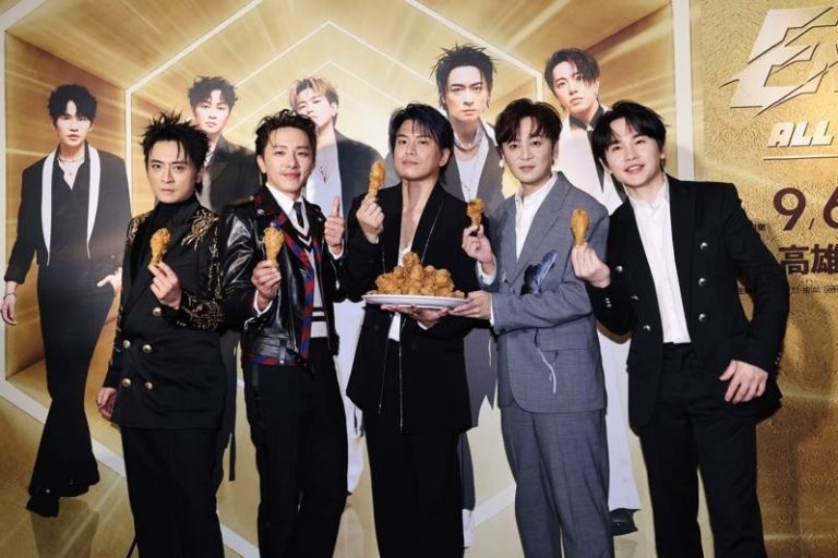 Energy卷入闪兵风暴。（本报系数据照片）