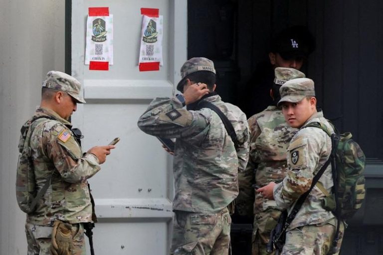 川普已派遣超过100名联邦执法人员，前往阿拉米达海岸警卫队基地。（路透）