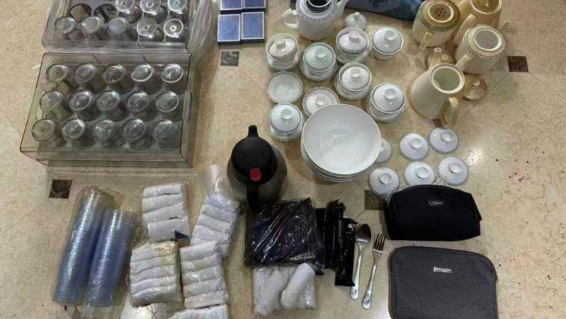 妻子举报空警丈夫拿回家的机舱用品。(取材自澎湃新闻)