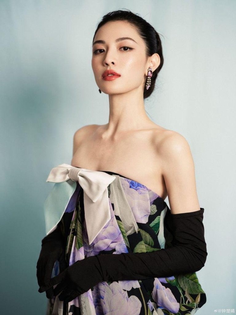 钟楚曦「C位」辗压三影后惹议 网友怒灌负评 批她「心机抢位」 钟楚曦。(取材自微博)