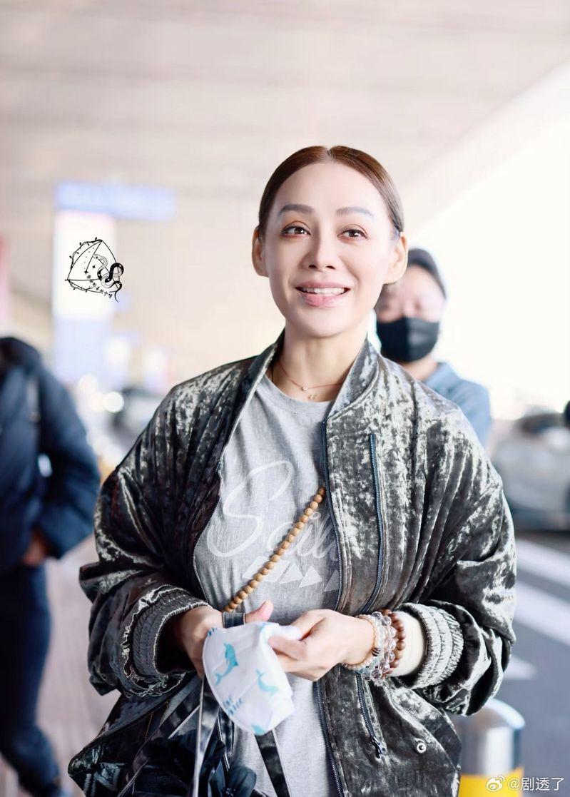 宁静在节目中聊到儿子因三次坚持「先救母亲」被分手。（视频截屏）