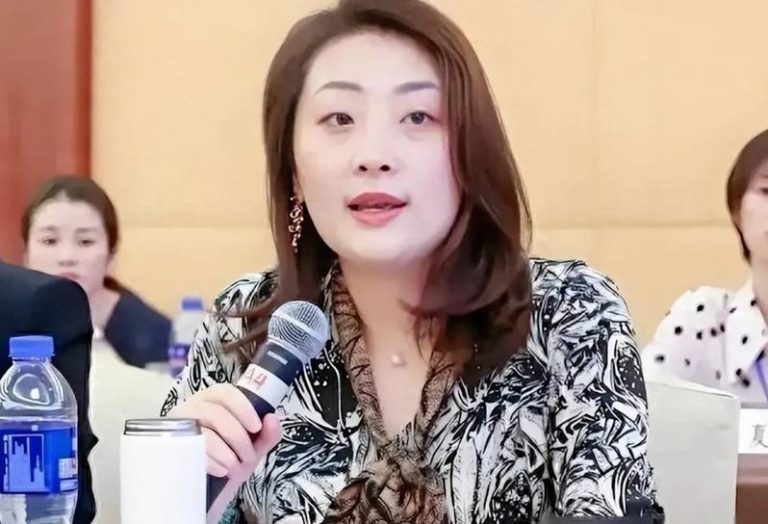 分家闹剧反转…宗馥莉以宏胜总裁身分 回娃哈哈上班 中国饮品龙头娃哈哈的分家闹剧,突然出现大反转。一位娃哈哈集团内部人士表示,宗馥莉已回来上班。(取材自X帐号@POMTQ)