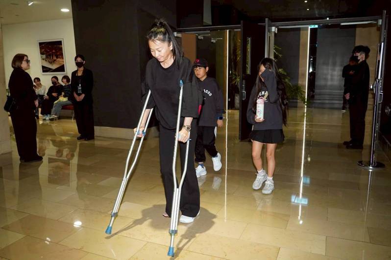 杨祐宁送别父亲最后一程。记者白振廷／摄影