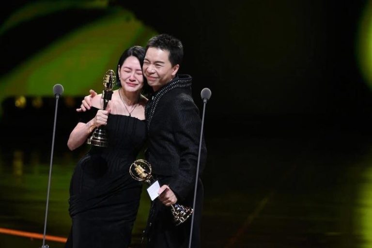 小S兑现金钟承诺 派翠克晒转帐证明「奖金全捐花莲」 小S和派翠克把金钟奖金全数捐给花莲社福机构。图/摘自脸书