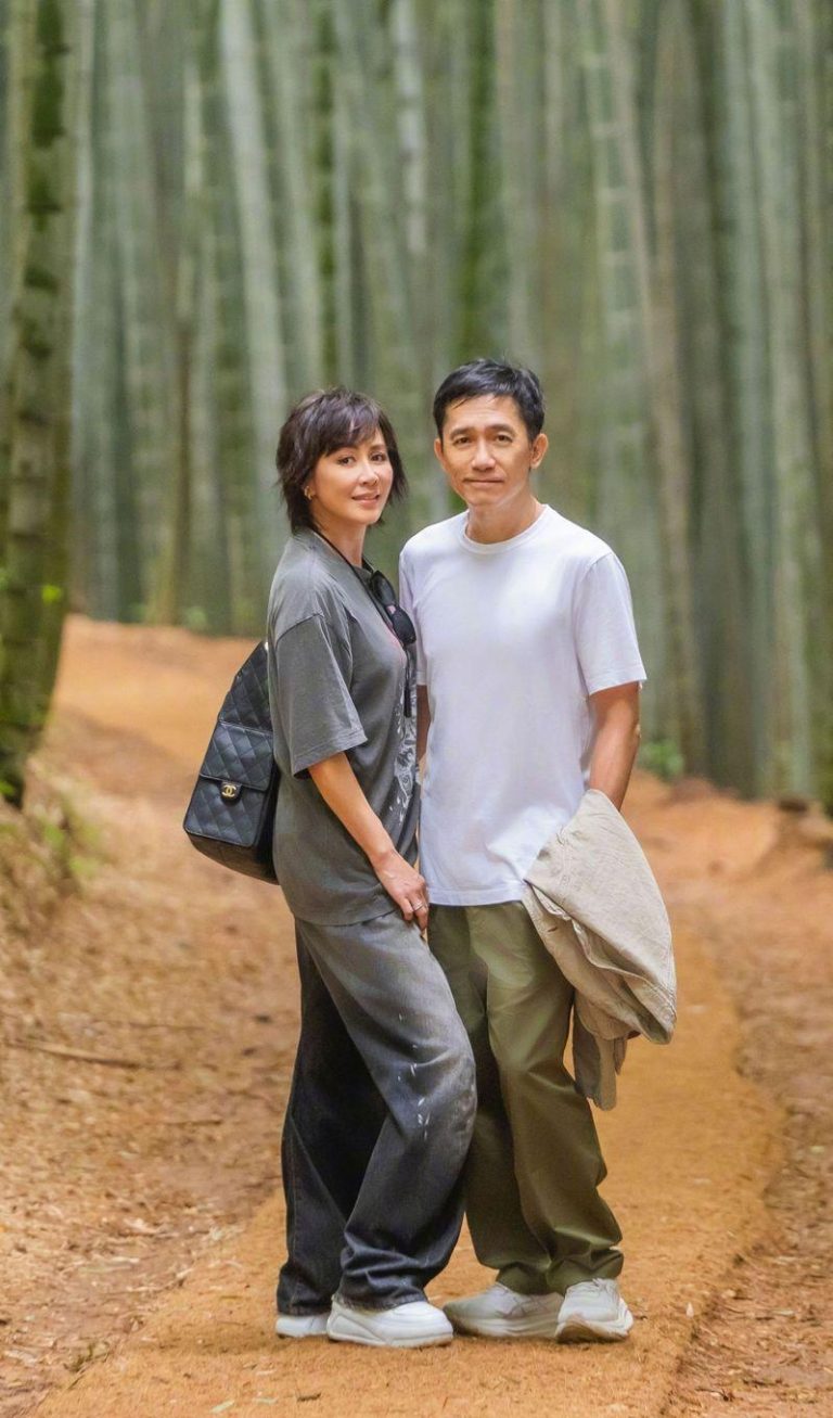 梁朝伟、刘嘉玲结婚多年，感情愈发甜蜜。(取材自微博)