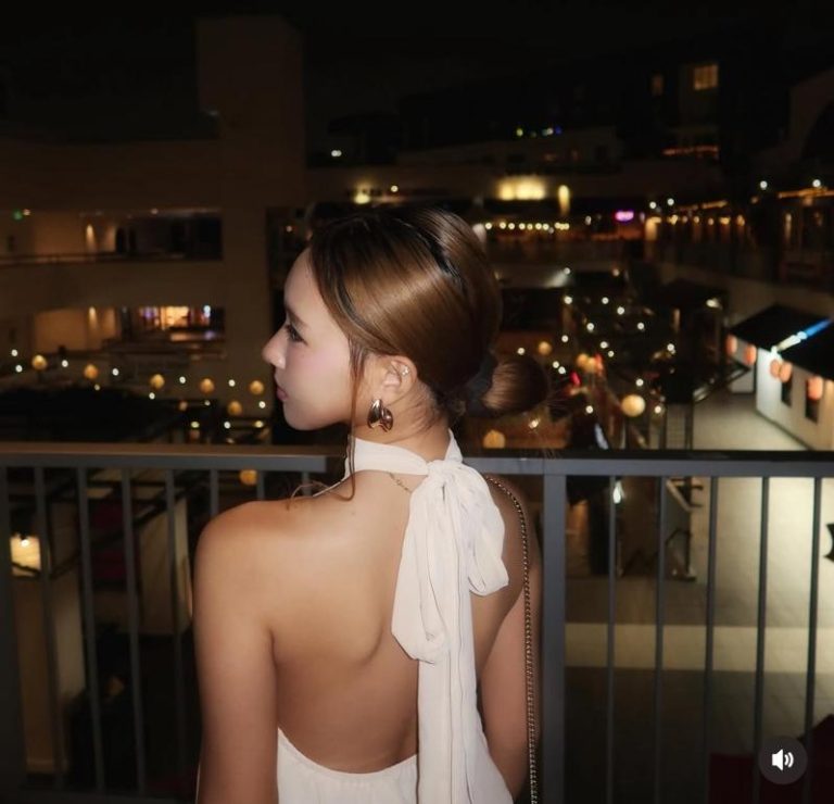 小S大女儿赴美一年悄悄变了…一po照火速钓出妈妈留言 Elly美背惊艳网友。图/摘自IG