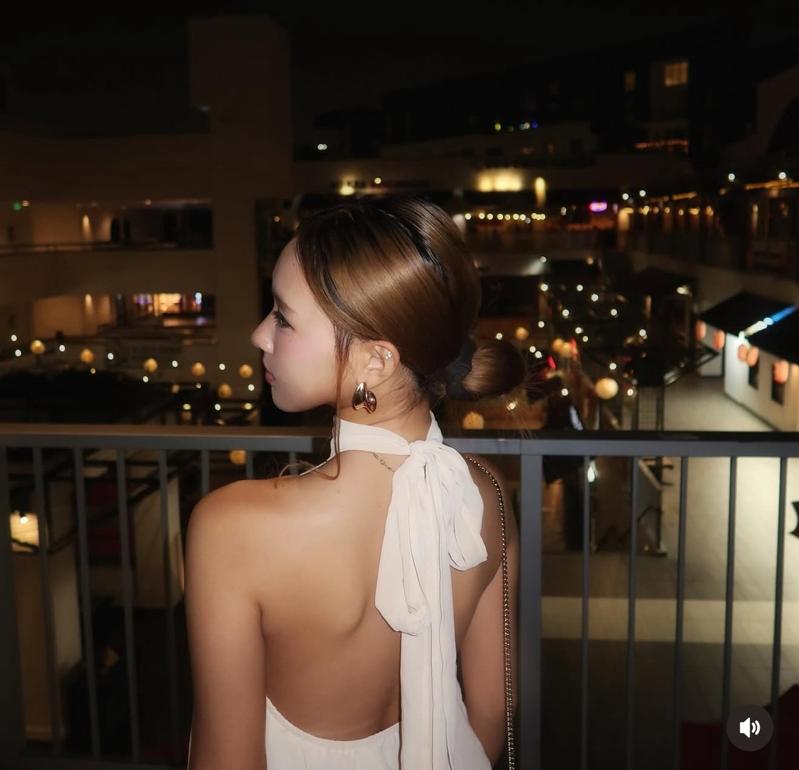 Elly美背惊艳网友。图/摘自IG