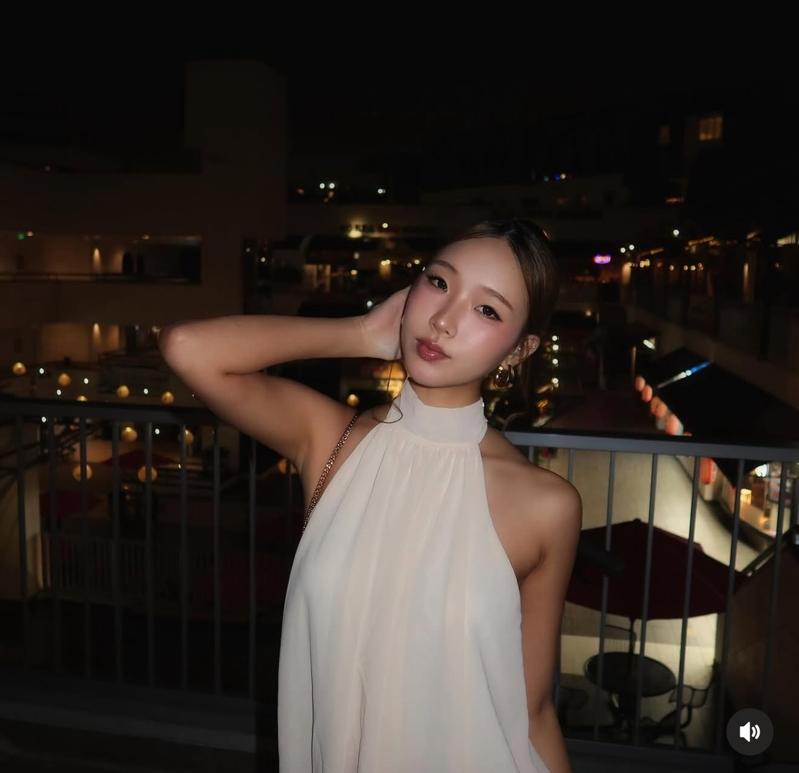 Elly美背惊艳网友。图/摘自IG