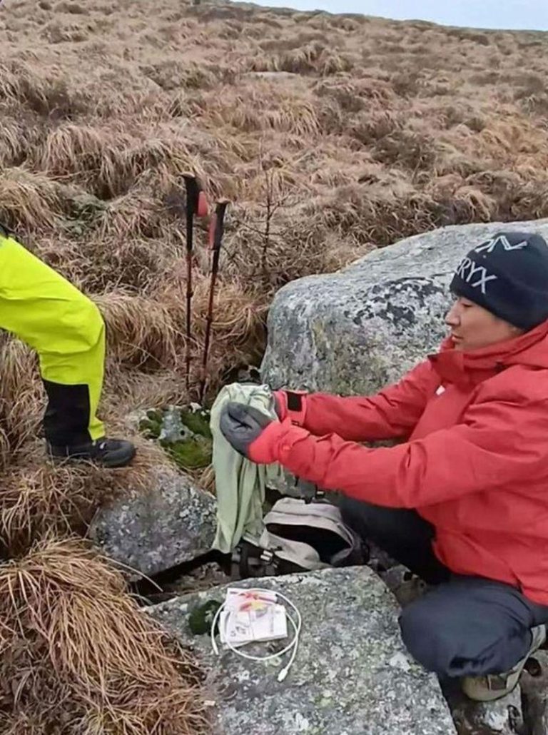 搜救队在鳌太发现失联少年的物品，少年仍下落不明。（取材自极目新闻）