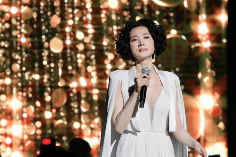 坣娜车祸、红斑性狼疮、失忆…「每天很痛不让人看出来」 坣娜先前出席演唱会。(本报系数据照)