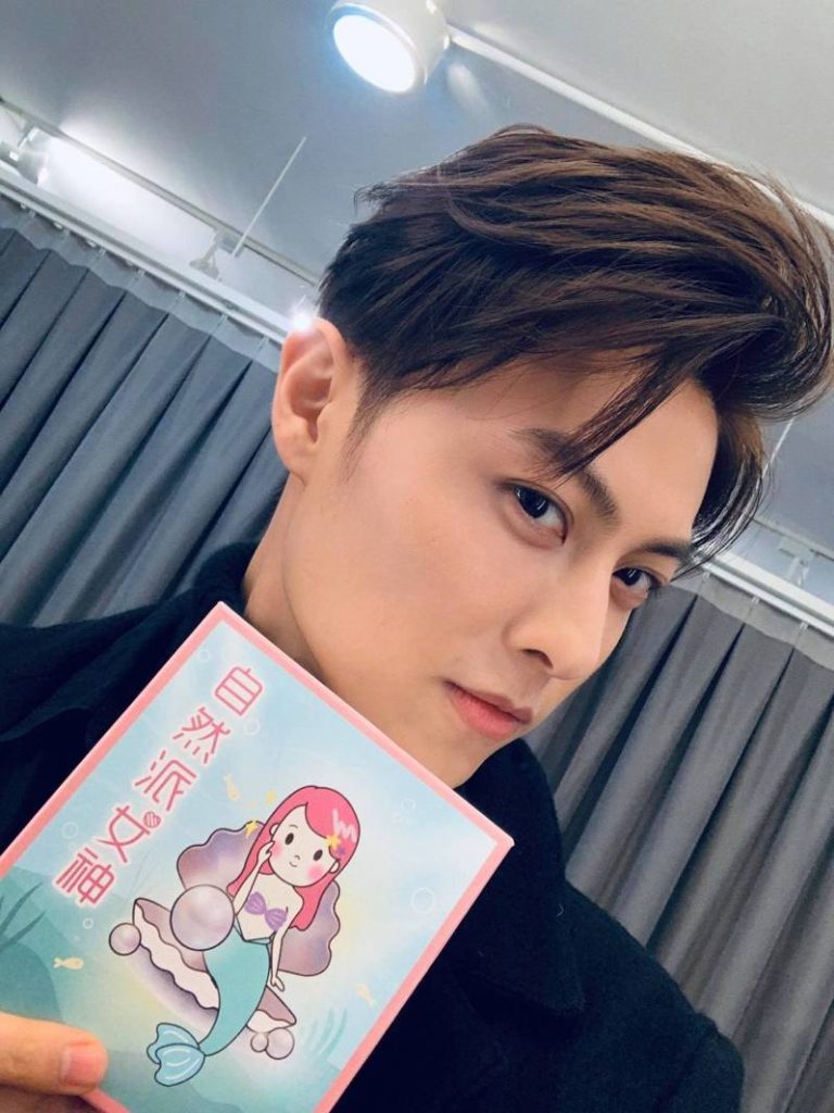 王子邱胜翊曾担任万然生技的代言人。(摘自王子邱胜翊脸书)