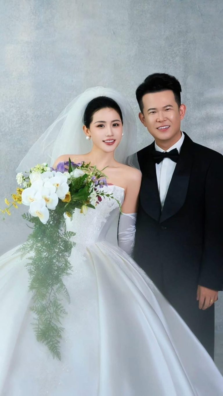 天津范姐(左)和房岩小哥在众人惊吓中然结婚了。(图／摘自天津范姐脸书)