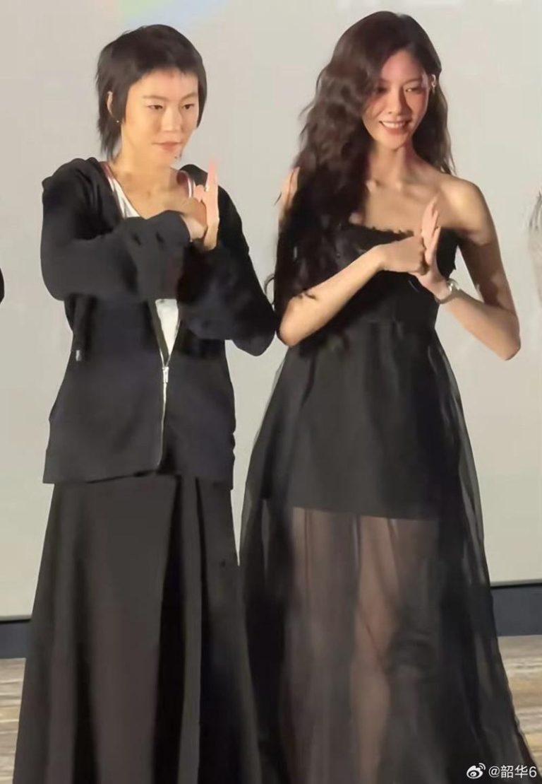 窦靖童（左）与女星宋妍霏恋情曝光。（取材自微博）