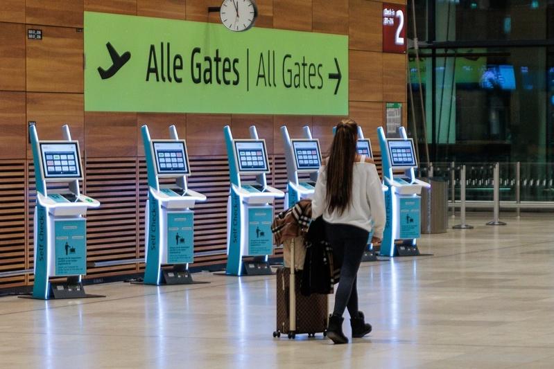 柏林布兰登堡机场发言人说,晚间所有起降作业暂停2小时,还有「一系列航班」在机场关闭期间转降到德国其他城市。(美联社)