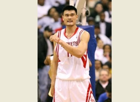 姚明领养老金为何让中国人羡慕?